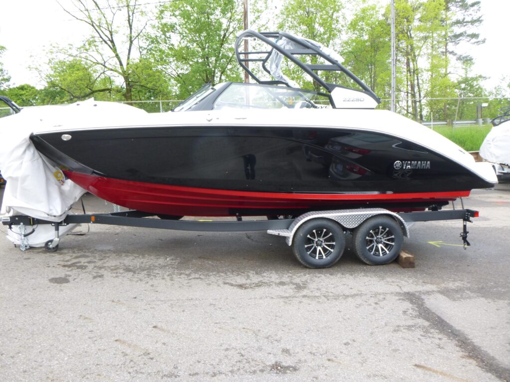 2025 Yamaha Boats 222SD jet boat featuring black and red hull design on trailer