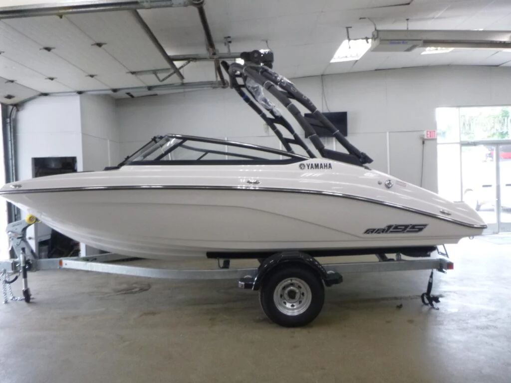 Yamaha Boats AR195 on trailer