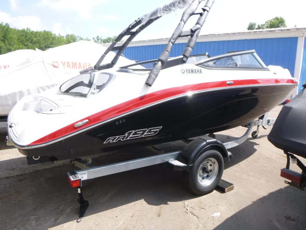 Yamaha Boats AR195 on trailer