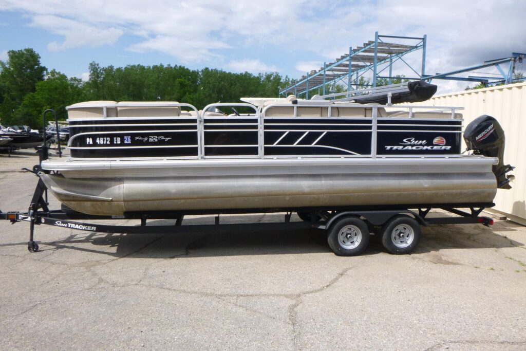 2026 Sun Tracker Bass Buggy 18 DLX - Grand Pointe Marina